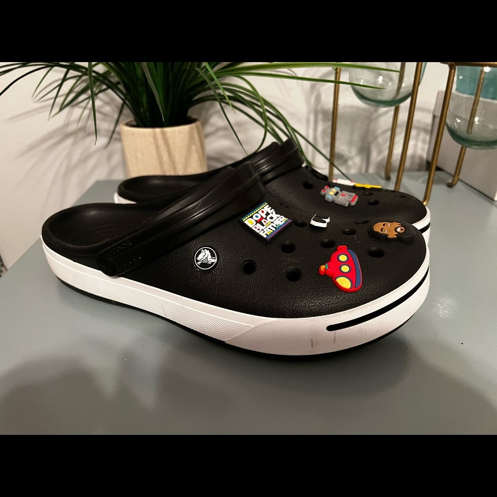 Mens Crocs - Picture 2 of 6